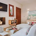 Holiday home 2 Bed House - Sleeps 5 - Pets - Wifi *